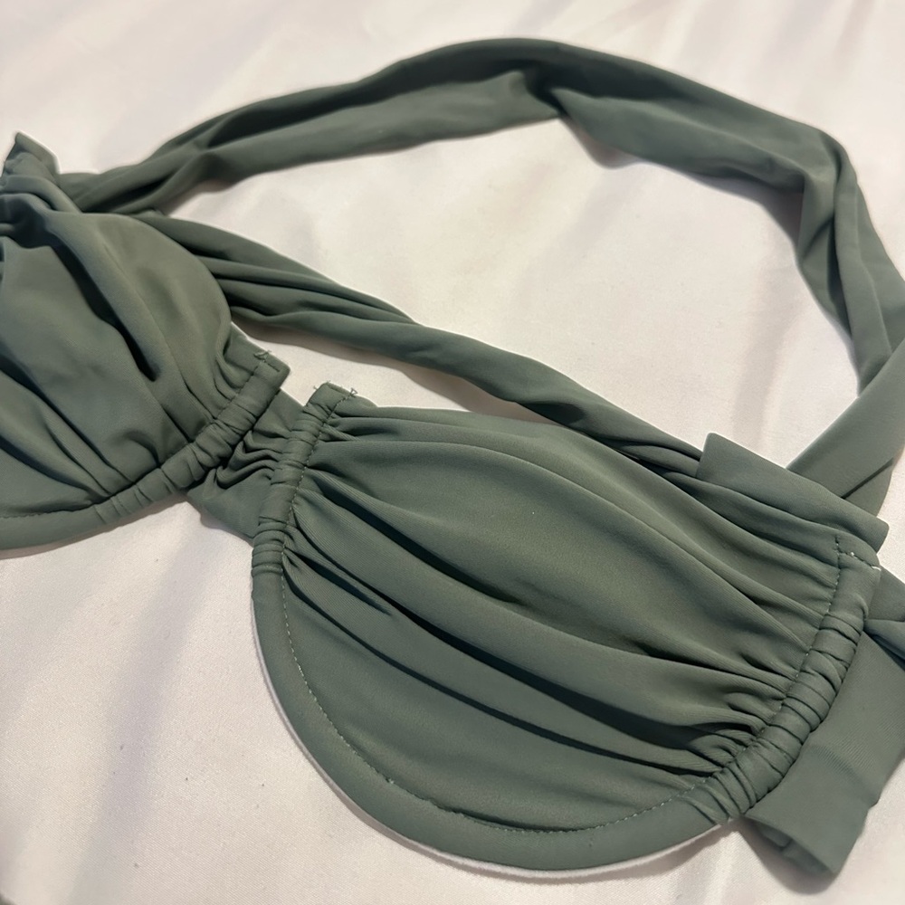 Green Bikini Set 💚 - Picture 3 of 3